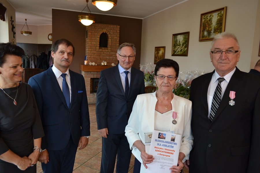 Somonino. Pary z 50-letnim i 60-letnim stażem świętowały jubileusze małżeńskie