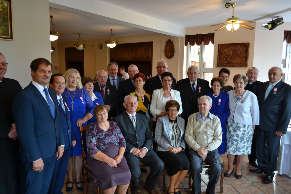 Somonino. Pary z 50-letnim i 60-letnim stażem świętowały jubileusze małżeńskie