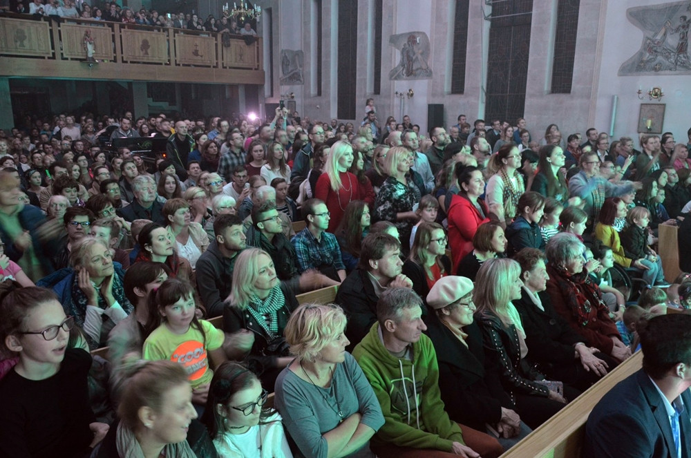 Zespół Trzecia Godzina Dnia zaśpiewał dla Kartuskiego Hospicjum