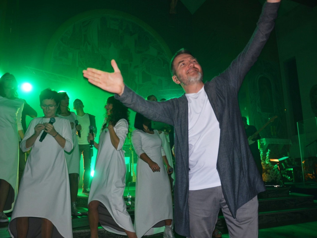 Zespół Trzecia Godzina Dnia zaśpiewał dla Kartuskiego Hospicjum