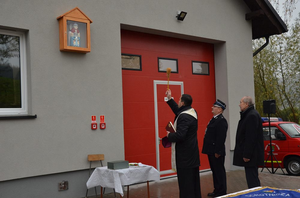 Kożyczkowo. Strażacy z odnowioną remizą i nowym sztandarem