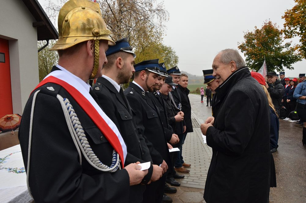 Kożyczkowo. Strażacy z odnowioną remizą i nowym sztandarem
