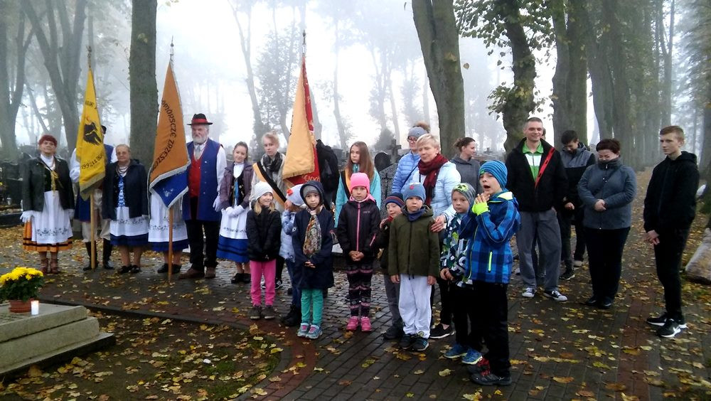 Młodzież i członkowie ZKP oddali cześć 