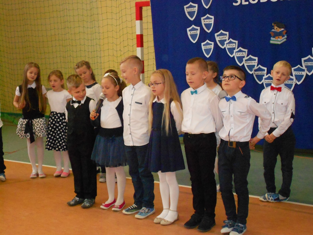 Pomieczyno. Pierwszaki wstąpiły w poczet uczniów Szkoły Podstawowej