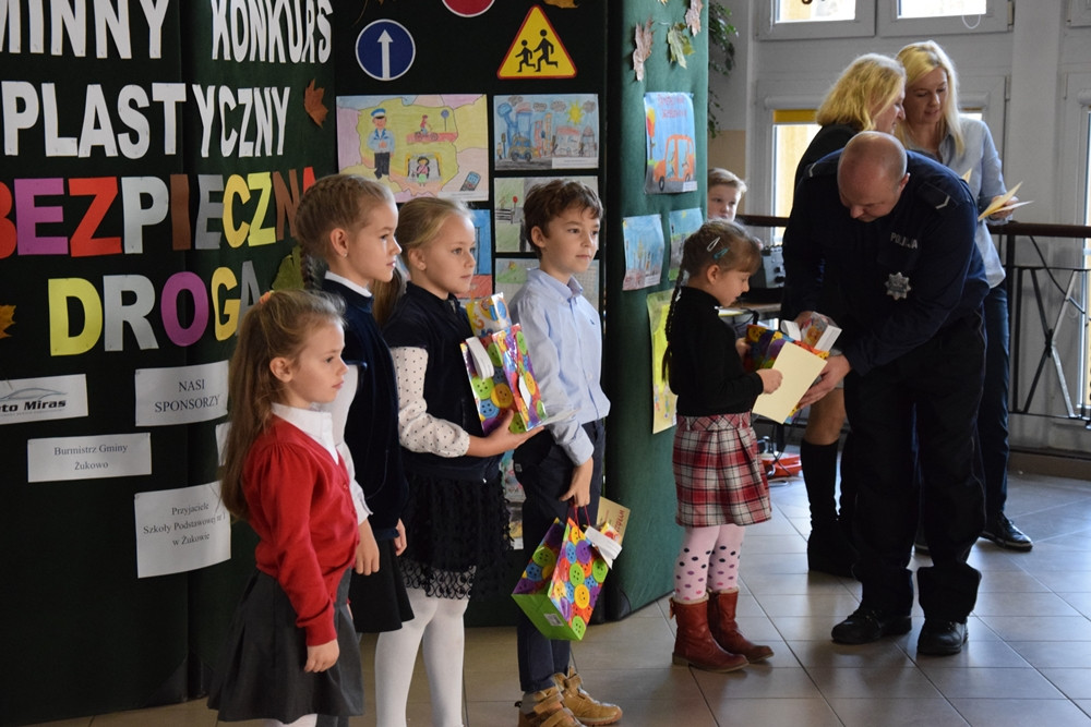 Żukowo. Bezpieczeństwo na drodze na rysunkach najmłodszych