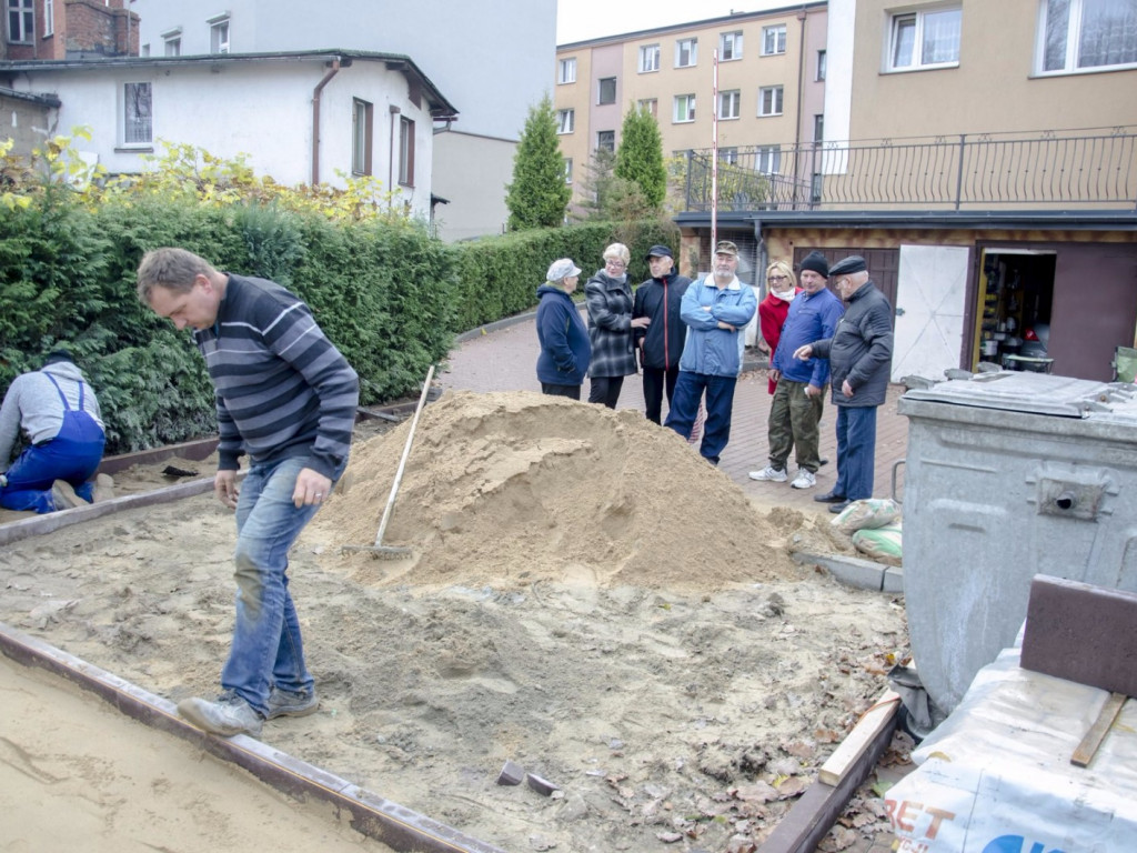 Kartuskie Inicjatywy Mieszkańców. Przy ul. Bielińskiego powstał kącik seniora