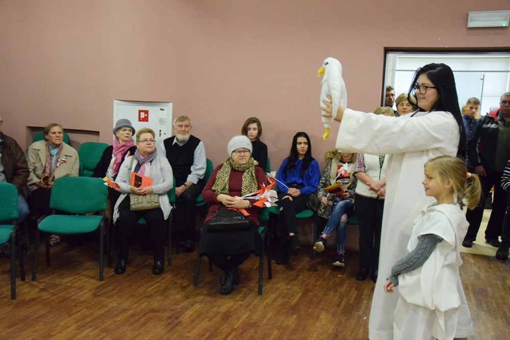 Dzień Niepodległości w Kartuzach. Marszałek Piłsudski na koniu i biało-czerwony happening