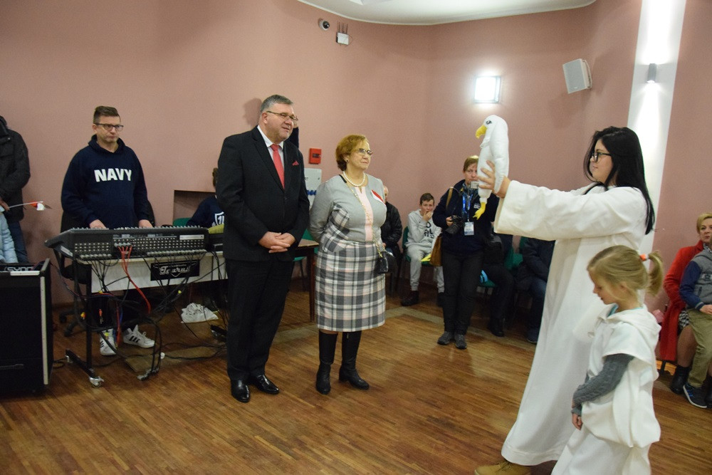 Dzień Niepodległości w Kartuzach. Marszałek Piłsudski na koniu i biało-czerwony happening