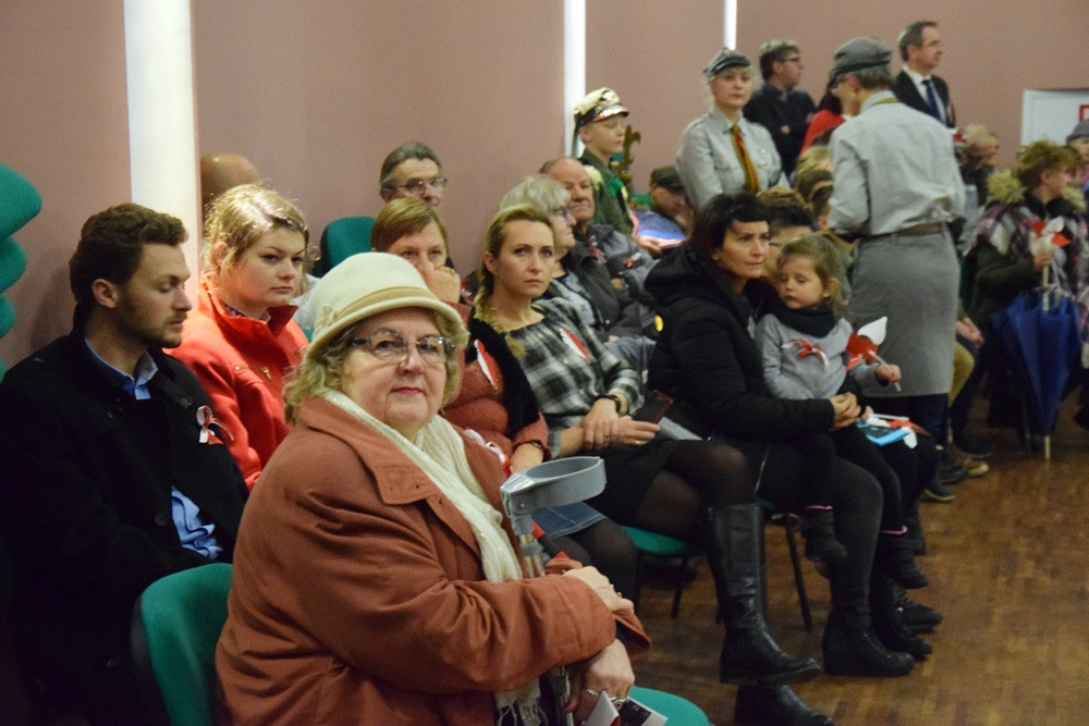 Dzień Niepodległości w Kartuzach. Marszałek Piłsudski na koniu i biało-czerwony happening
