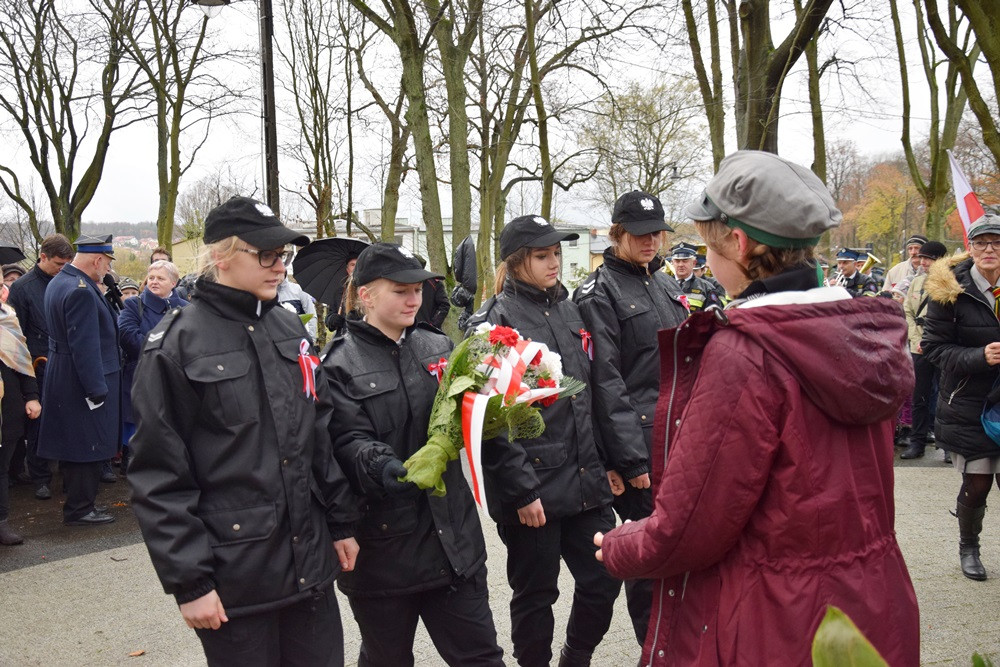 Dzień Niepodległości w Kartuzach. Marszałek Piłsudski na koniu i biało-czerwony happening