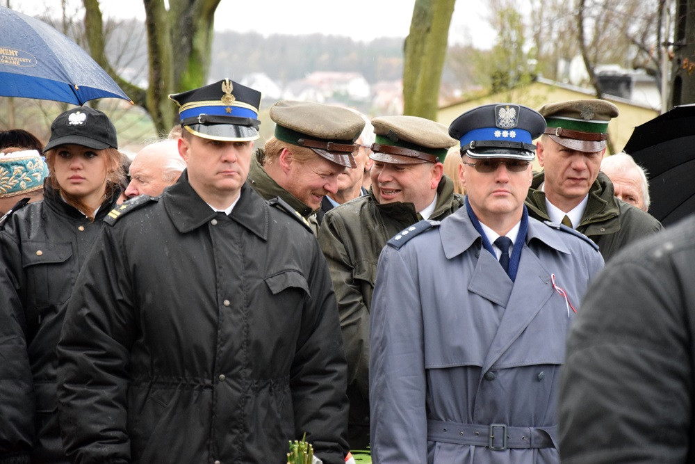 Dzień Niepodległości w Kartuzach. Marszałek Piłsudski na koniu i biało-czerwony happening