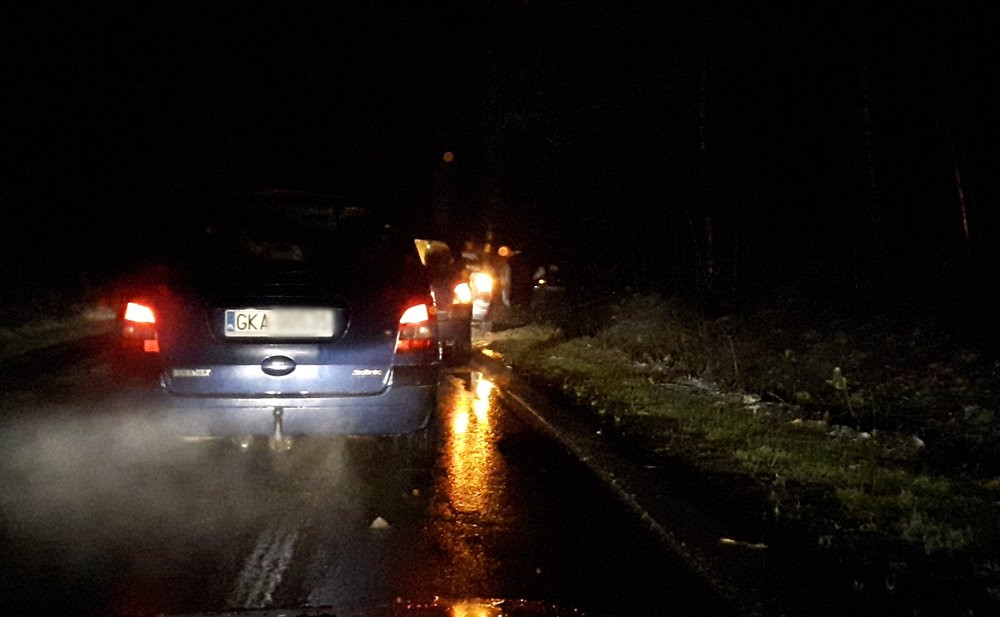 Zimowo na Kaszubach. Śnieg topnieje, ale jest bardzo ślisko