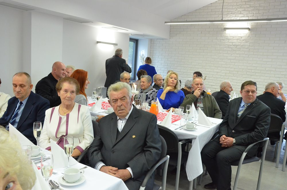 Stężyca. Złote i diamentowe gody świętowało 17 par. Seniorzy odebrali medale i upominki