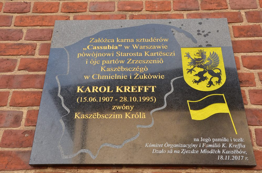 Chmielno. Odsłonięto tablicę upamiętaniająca Karola Kreffta, zwanego Królem Kaszubów