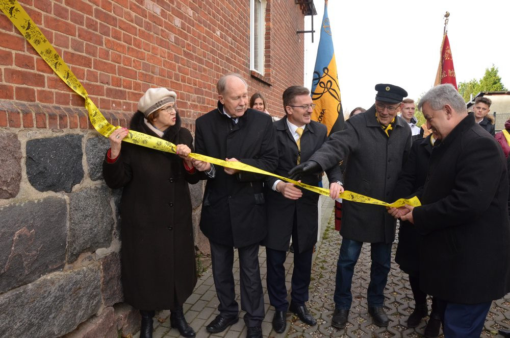 Chmielno. Odsłonięto tablicę upamiętaniająca Karola Kreffta, zwanego Królem Kaszubów