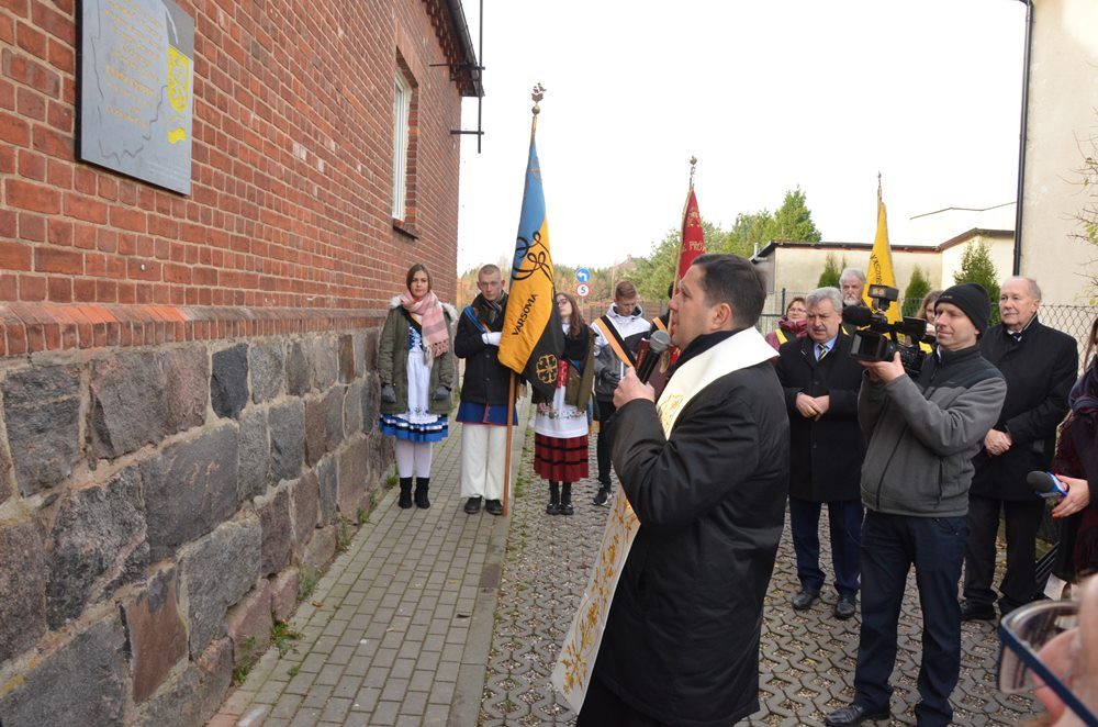 Chmielno. Odsłonięto tablicę upamiętaniająca Karola Kreffta, zwanego Królem Kaszubów
