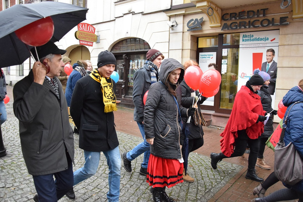 Marsz Szlachetnej Paczki w Kartuzach. Zachęcali do włączenia się w akcję