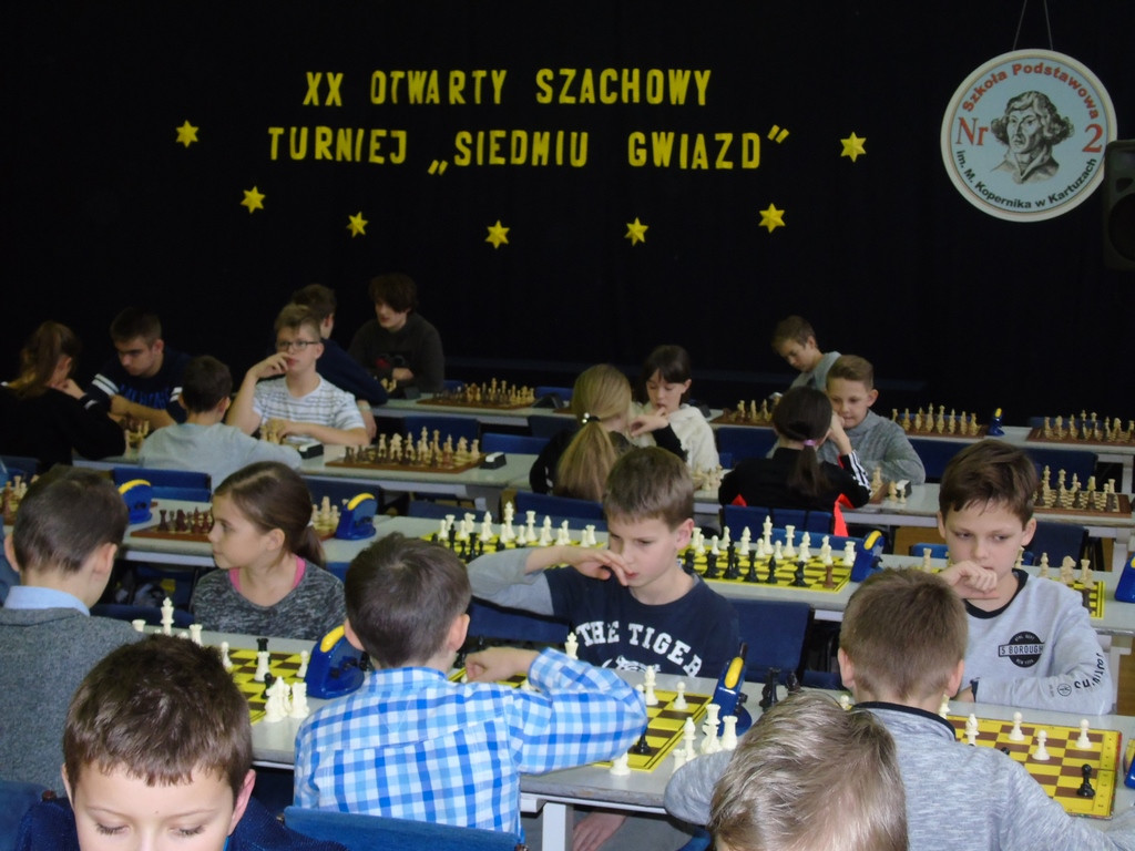Szachy. Prawie stu młodych uczestników Turnieju Siedmiu Gwiazd w Kartuzach