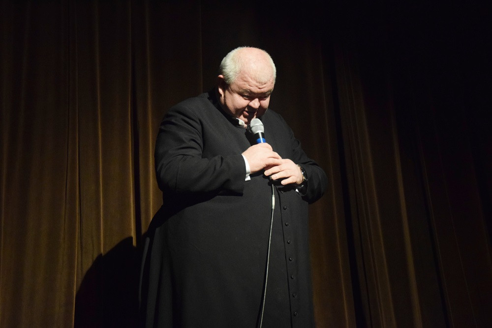 Nauczyciele Klasztornej kolejny raz dali popis gry aktorskiej w charytatywnych jasełkach