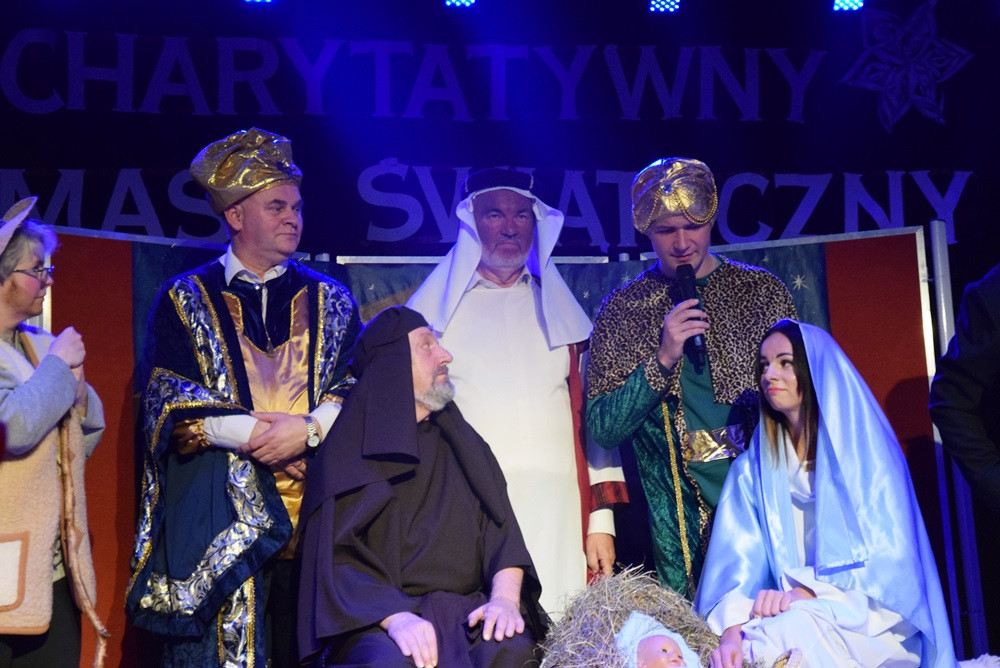 Nauczyciele Klasztornej kolejny raz dali popis gry aktorskiej w charytatywnych jasełkach