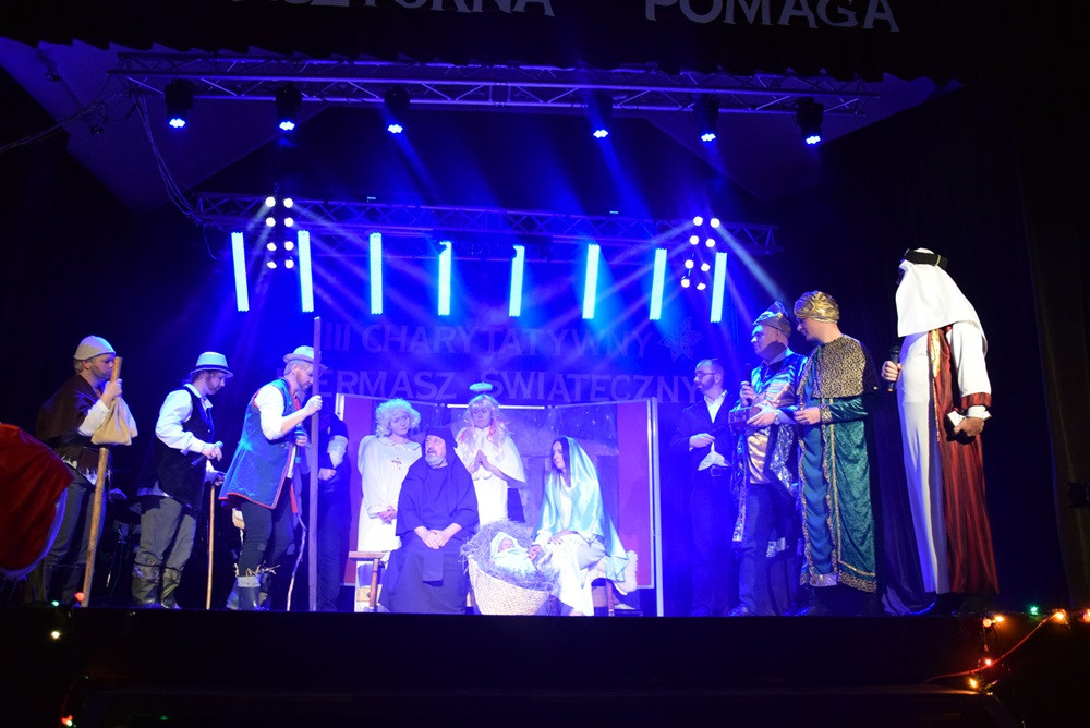 Nauczyciele Klasztornej kolejny raz dali popis gry aktorskiej w charytatywnych jasełkach