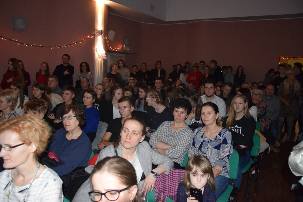 Nauczyciele Klasztornej kolejny raz dali popis gry aktorskiej w charytatywnych jasełkach