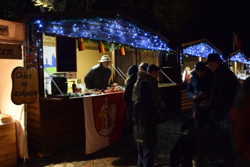Jarmark Bożonarodzeniowy w Żukowie. Kolędy, rękodzieło i swojskie specjały