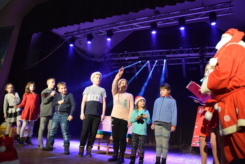 Mikołaj w Kartuskim Centrum Kultury rozdawał prezenty i zachęcał do zabawy