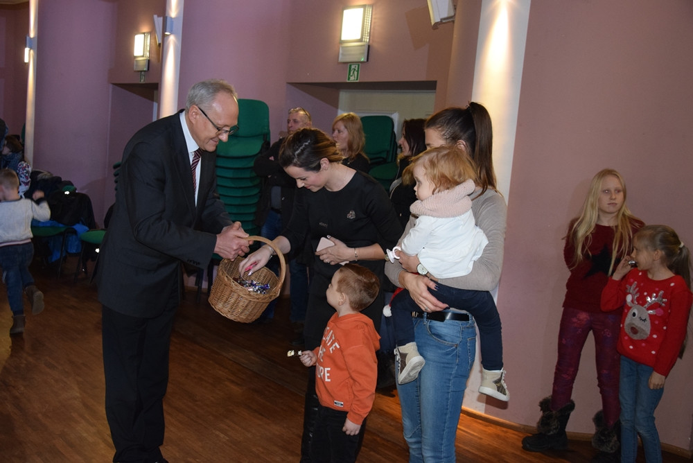 Mikołaj w Kartuskim Centrum Kultury rozdawał prezenty i zachęcał do zabawy