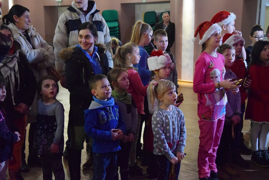 Mikołaj w Kartuskim Centrum Kultury rozdawał prezenty i zachęcał do zabawy
