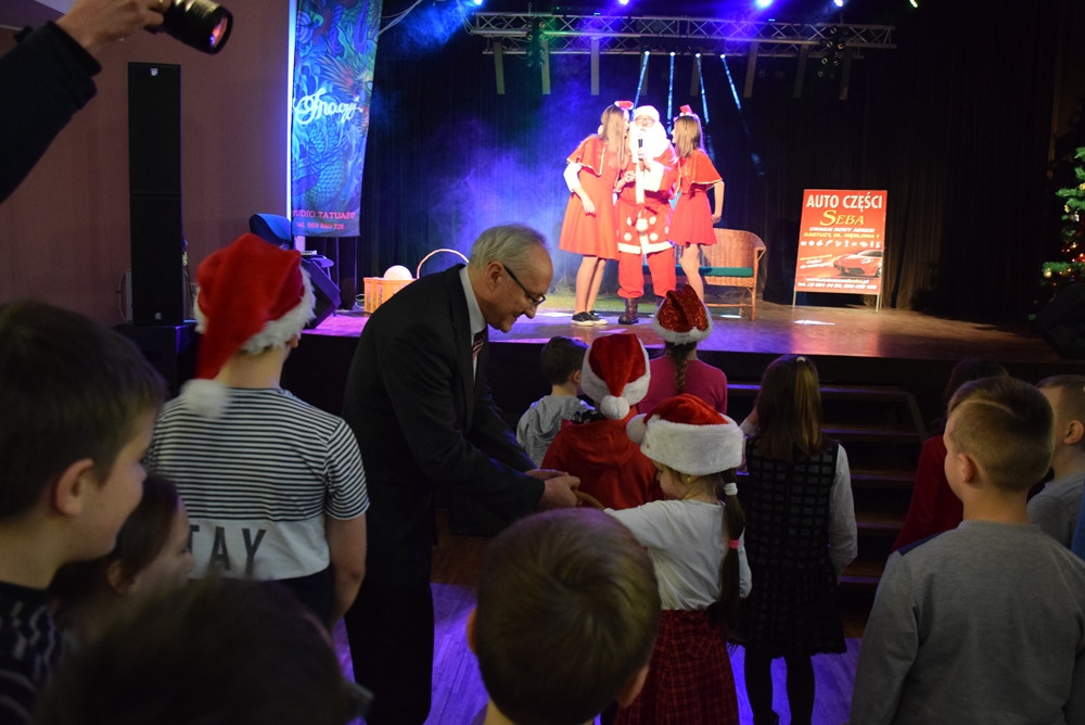 Mikołaj w Kartuskim Centrum Kultury rozdawał prezenty i zachęcał do zabawy