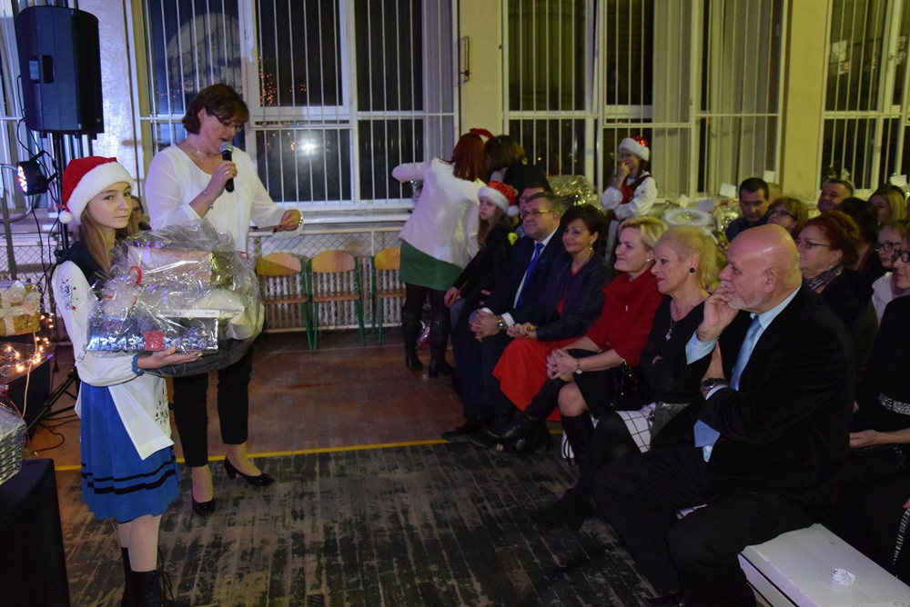 Kartuzy. Magiczny koncert charytatywny w SP nr2. Wspaniałe występy i ciekawe licytacje