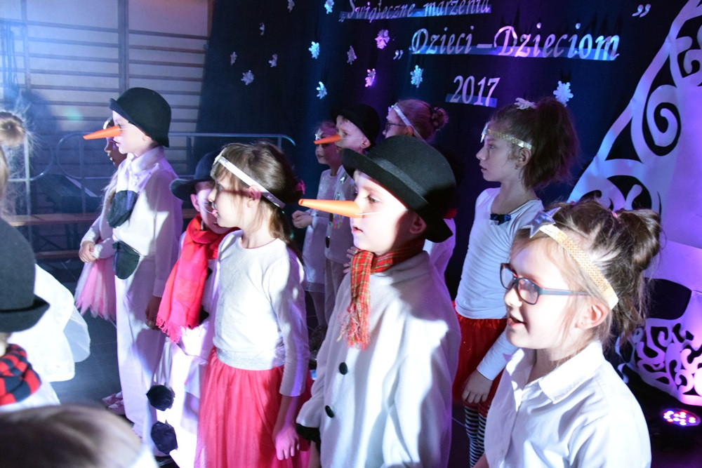 Kartuzy. Magiczny koncert charytatywny w SP nr2. Wspaniałe występy i ciekawe licytacje