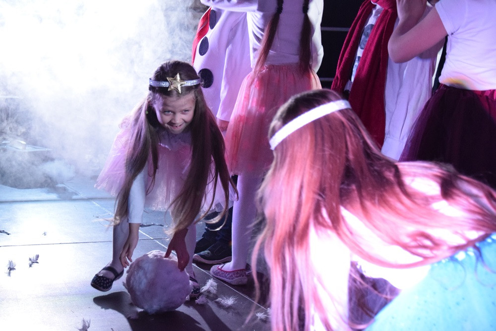Kartuzy. Magiczny koncert charytatywny w SP nr2. Wspaniałe występy i ciekawe licytacje