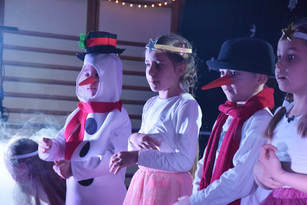 Kartuzy. Magiczny koncert charytatywny w SP nr2. Wspaniałe występy i ciekawe licytacje
