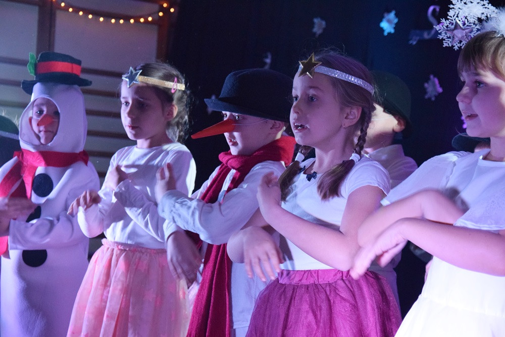 Kartuzy. Magiczny koncert charytatywny w SP nr2. Wspaniałe występy i ciekawe licytacje