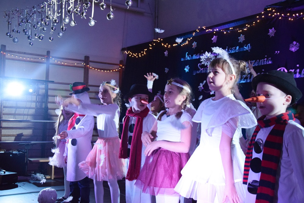 Kartuzy. Magiczny koncert charytatywny w SP nr2. Wspaniałe występy i ciekawe licytacje