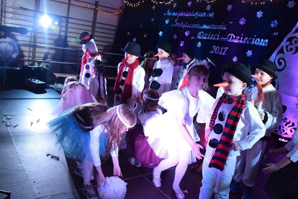 Kartuzy. Magiczny koncert charytatywny w SP nr2. Wspaniałe występy i ciekawe licytacje
