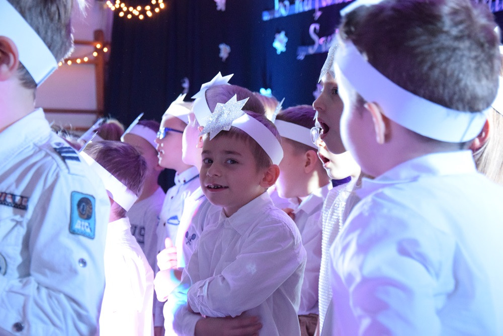 Kartuzy. Magiczny koncert charytatywny w SP nr2. Wspaniałe występy i ciekawe licytacje