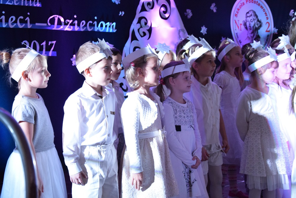 Kartuzy. Magiczny koncert charytatywny w SP nr2. Wspaniałe występy i ciekawe licytacje