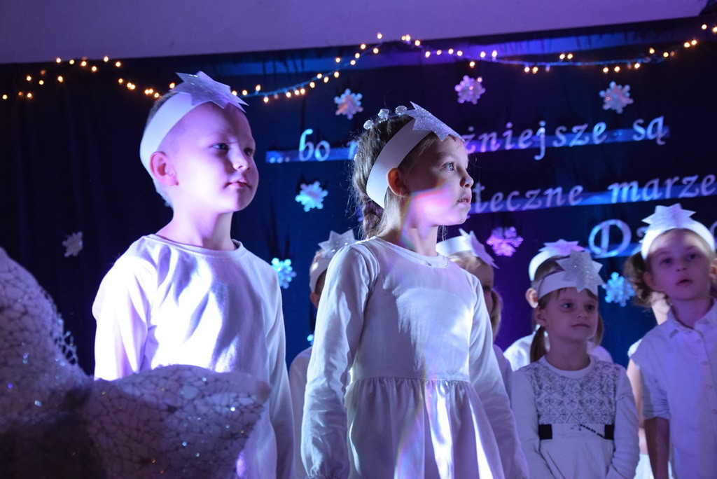 Kartuzy. Magiczny koncert charytatywny w SP nr2. Wspaniałe występy i ciekawe licytacje