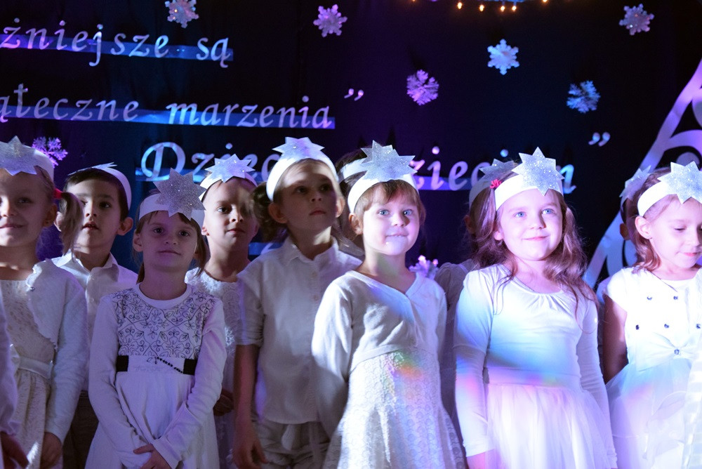 Kartuzy. Magiczny koncert charytatywny w SP nr2. Wspaniałe występy i ciekawe licytacje