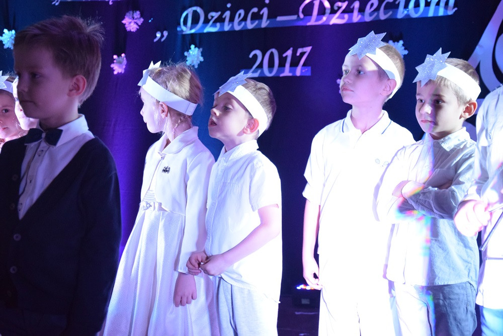 Kartuzy. Magiczny koncert charytatywny w SP nr2. Wspaniałe występy i ciekawe licytacje