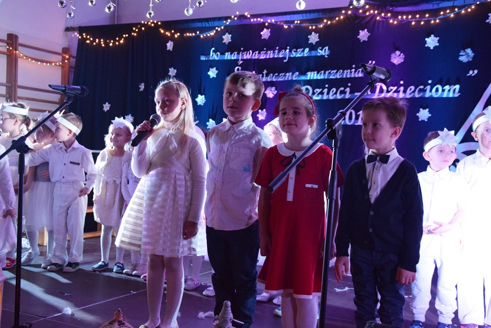 Kartuzy. Magiczny koncert charytatywny w SP nr2. Wspaniałe występy i ciekawe licytacje