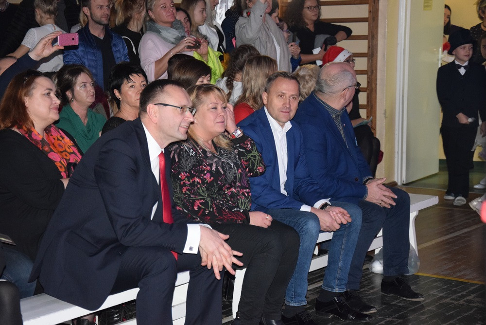 Kartuzy. Magiczny koncert charytatywny w SP nr2. Wspaniałe występy i ciekawe licytacje
