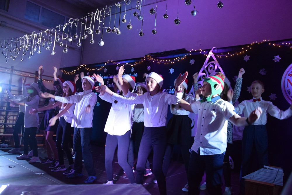 Kartuzy. Magiczny koncert charytatywny w SP nr2. Wspaniałe występy i ciekawe licytacje