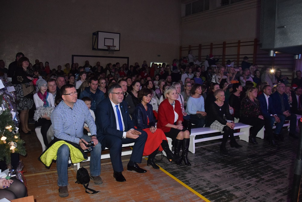 Kartuzy. Magiczny koncert charytatywny w SP nr2. Wspaniałe występy i ciekawe licytacje