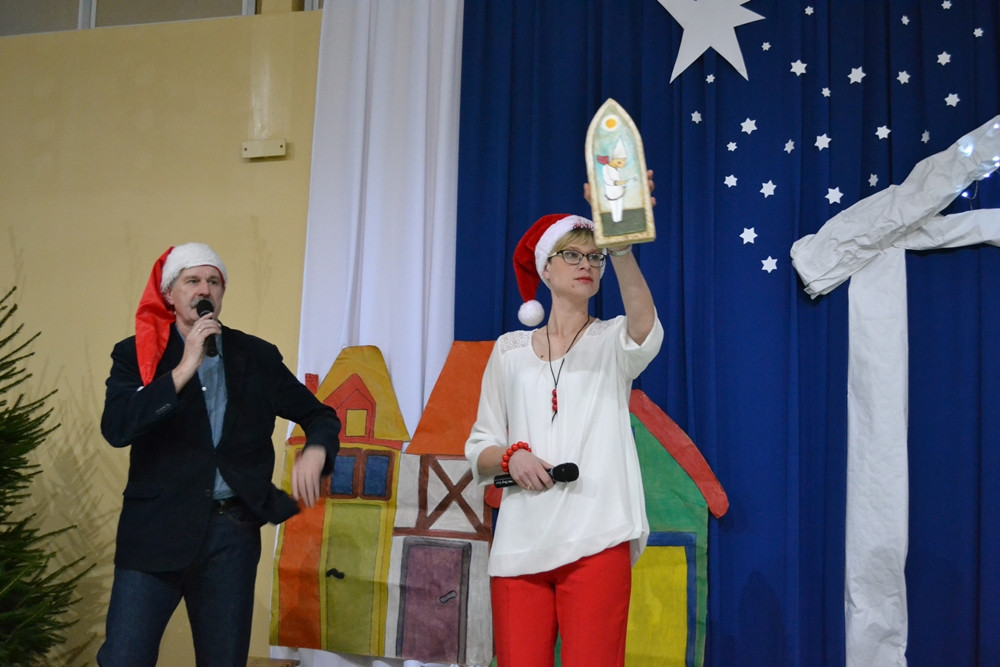 Dzierżążno. Kiermasz Świąteczny z jasełkami, występami i licytacjami