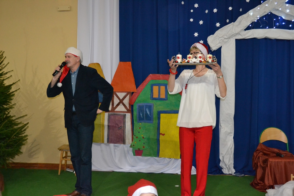 Dzierżążno. Kiermasz Świąteczny z jasełkami, występami i licytacjami