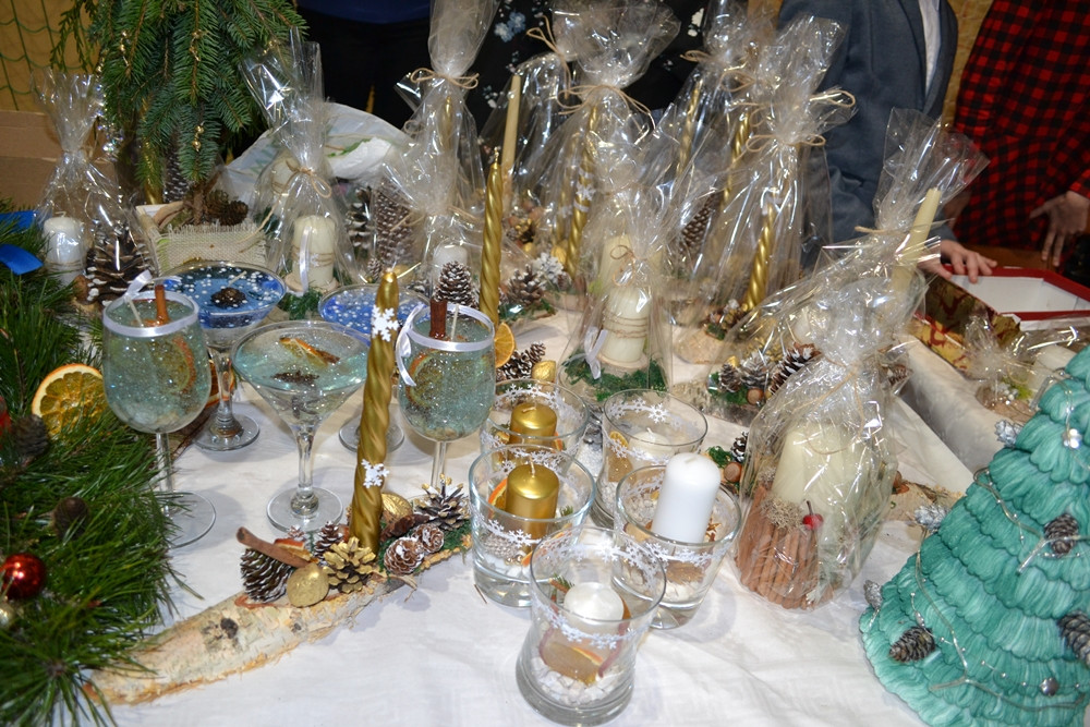 Dzierżążno. Kiermasz Świąteczny z jasełkami, występami i licytacjami